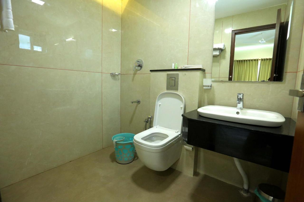Отель Kira Palace Residency Эрнакулам Экстерьер фото